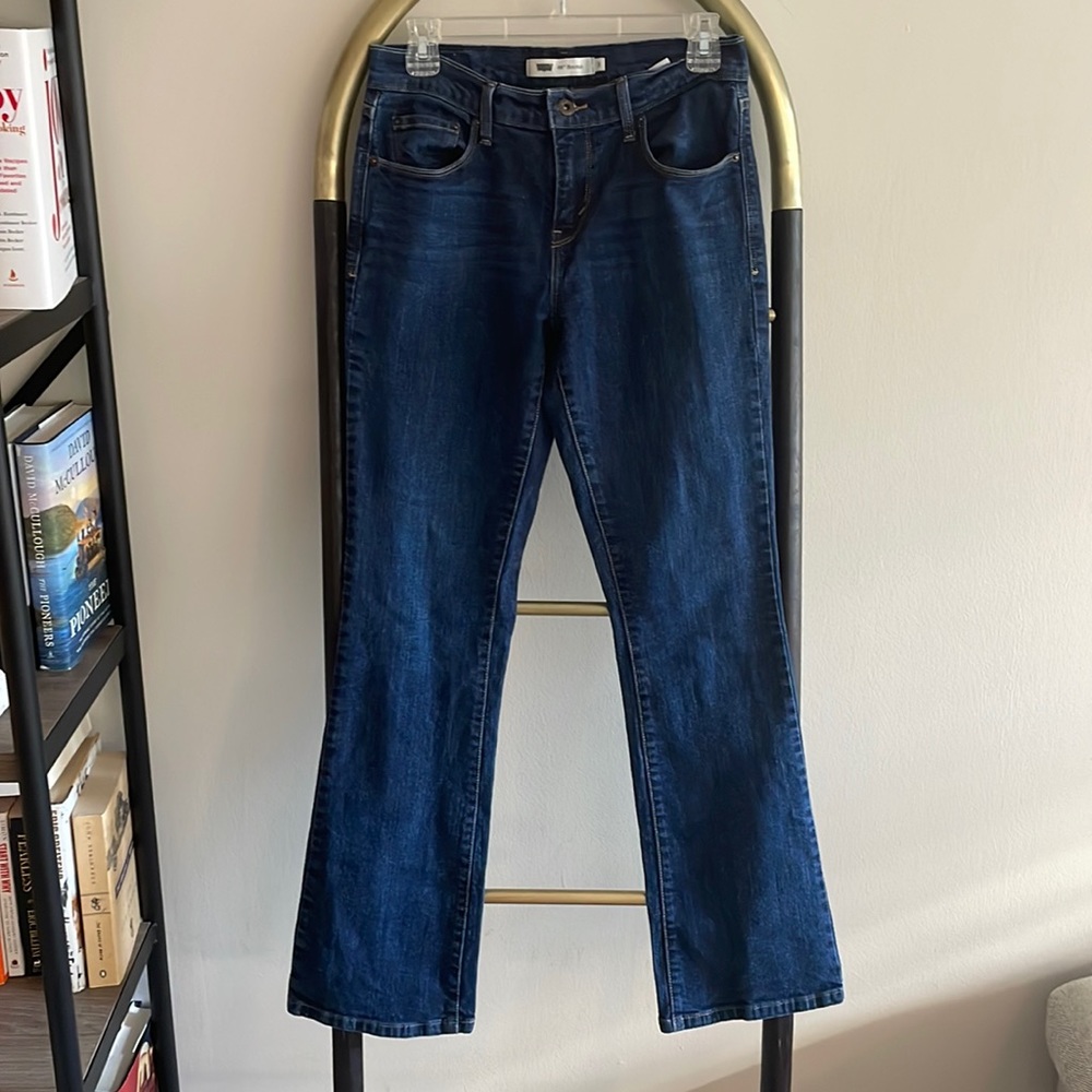 Size 6 Levis’s Boot Cut Jeans